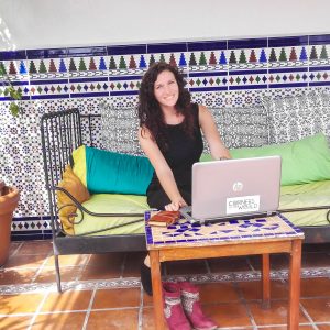 Jessica-met-laptop-Spanje