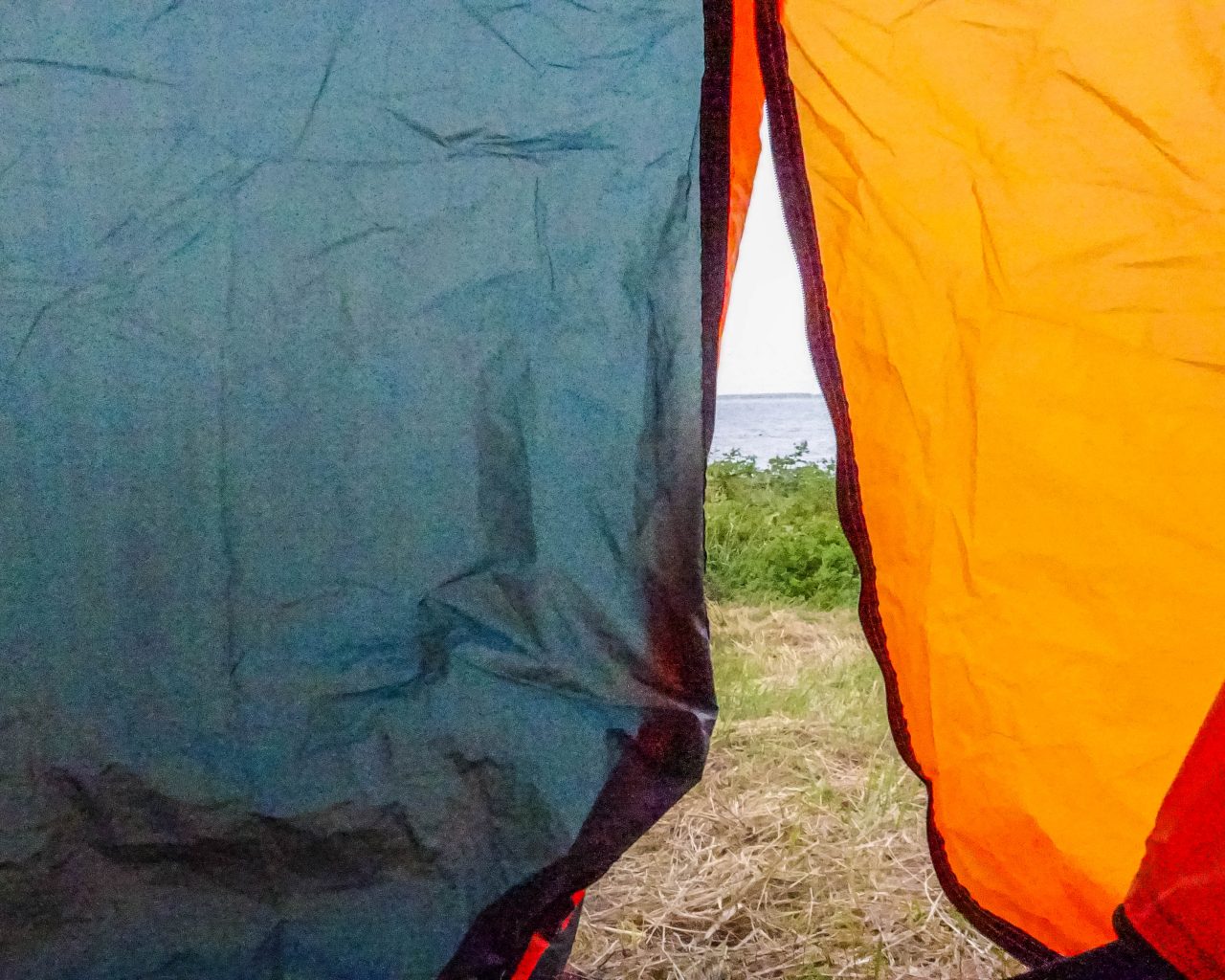 Pampus-forteiland-kamperen-tent-uitzicht