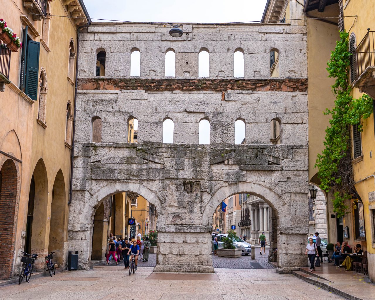 Verona-Italie-Porta-Borsari
