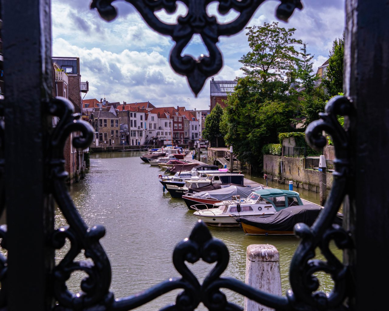 Dordrecht-fotogenieke-plekken-grachten-boten