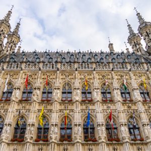 Leuven-gratis-bezienswaardigheden-Stadhuis-zijkant