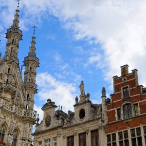 Leuven-gratis-bezienswaardigheden-Stadhuis-Oude-Markt