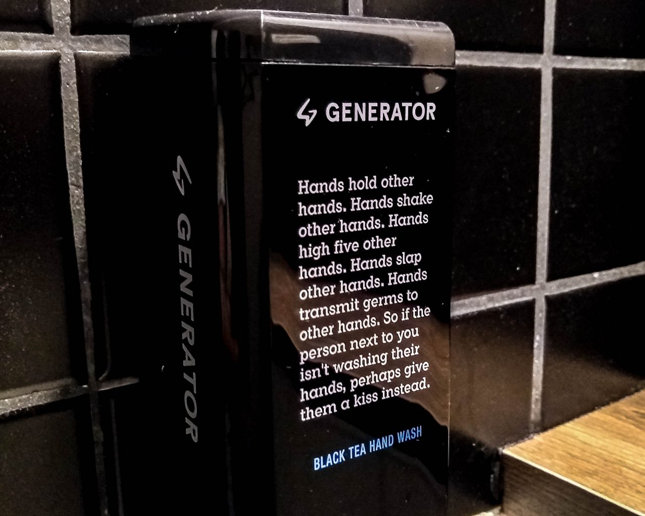 Generator-Hostel-Madrid-handen-wassen