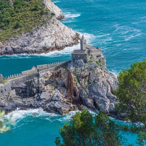 Uitzicht-op-kerk-in-Portovenere