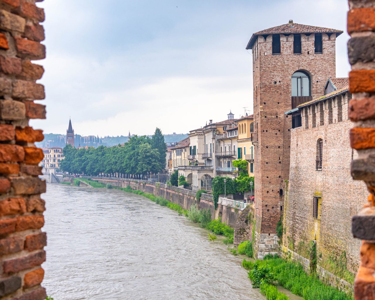 Uitzicht-vanaf-kasteelbrug-Verona