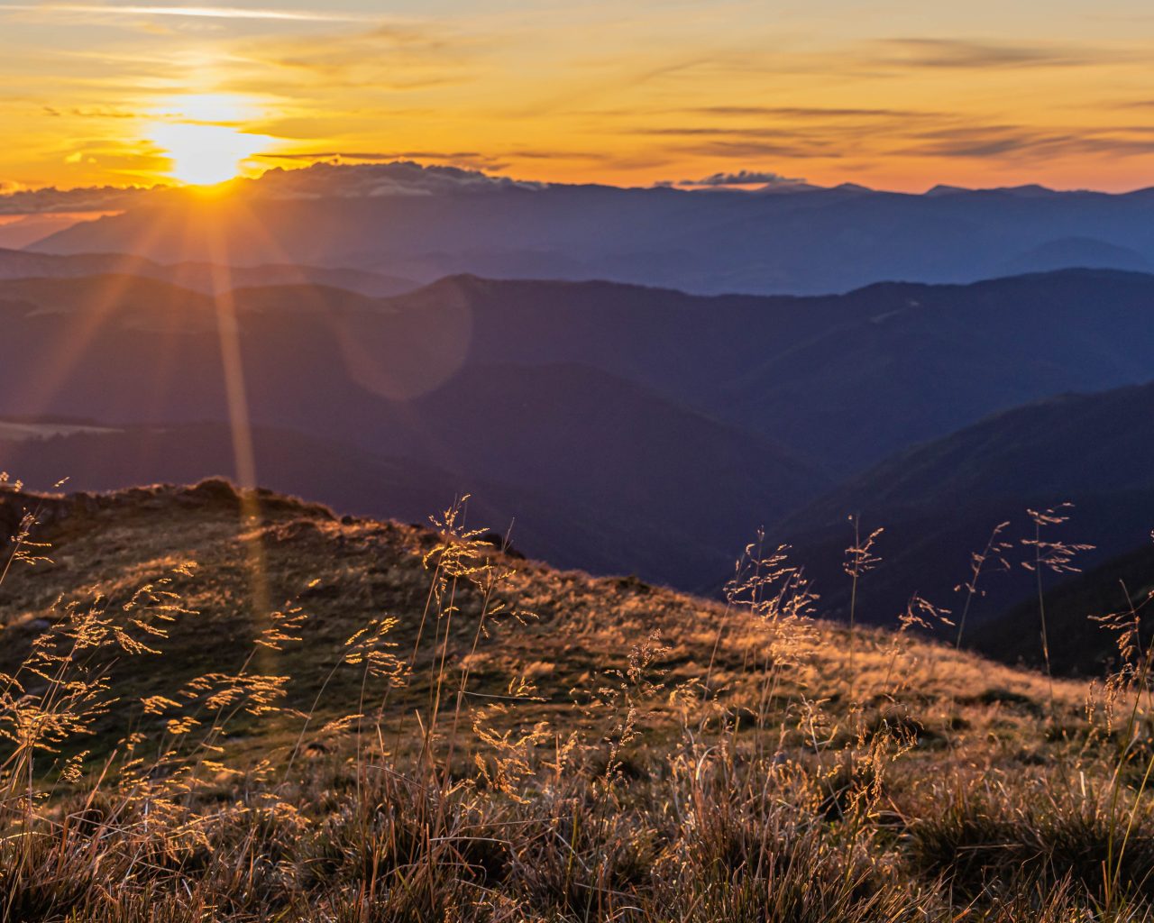 Zonsopkomst-vallei-Iezer-Papusa-bergen