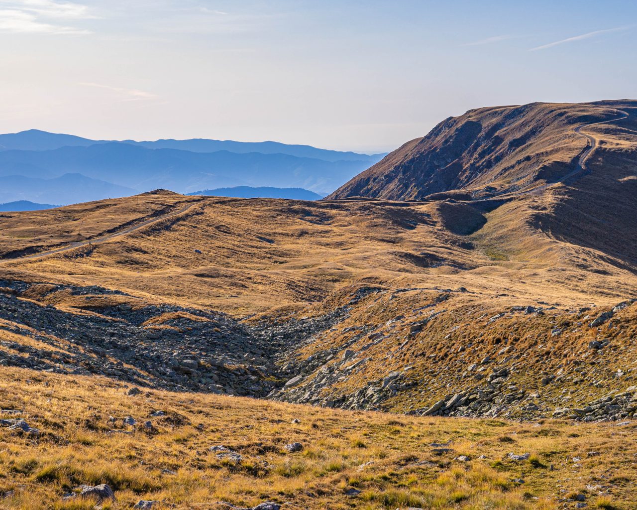 Uitzicht-vanaf-top-Iezer-Papusa