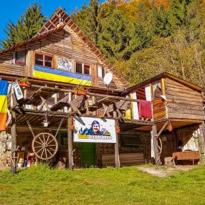 Cabana-Cheia-in-Buila-Vanturarita