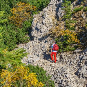 Dan-wandelend-in-Buila