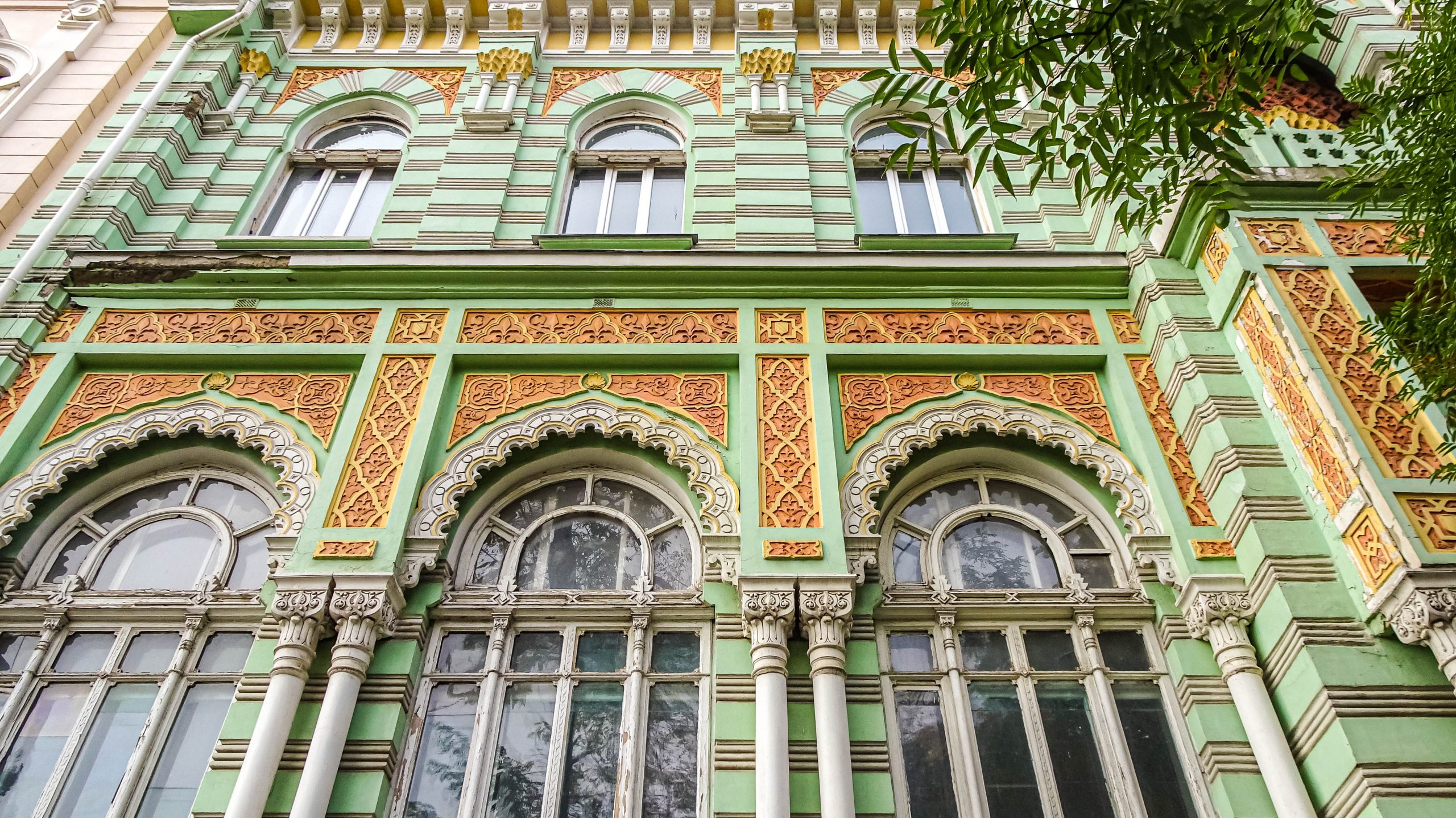 Kleurrijk-gebouw-in-Odessa