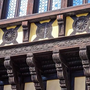 Houten-details-Pelisor-Kasteel