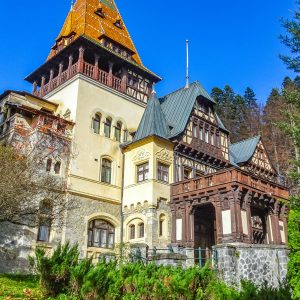 Pelisor-Kasteel-Sinaia-van-zijkant
