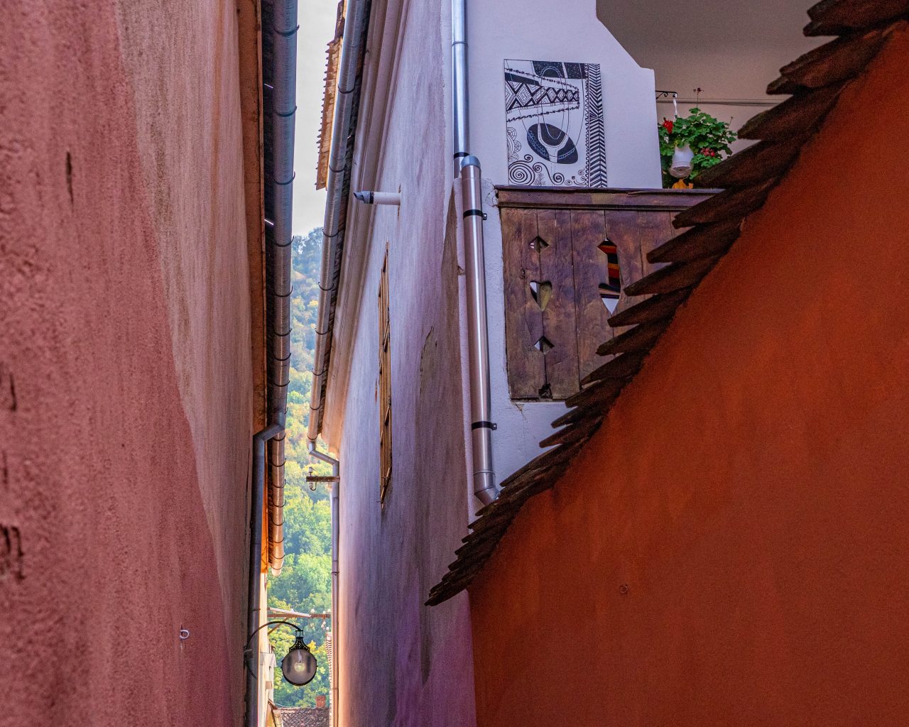 Smal-straatje-Strada-Sforii-in-Brasov