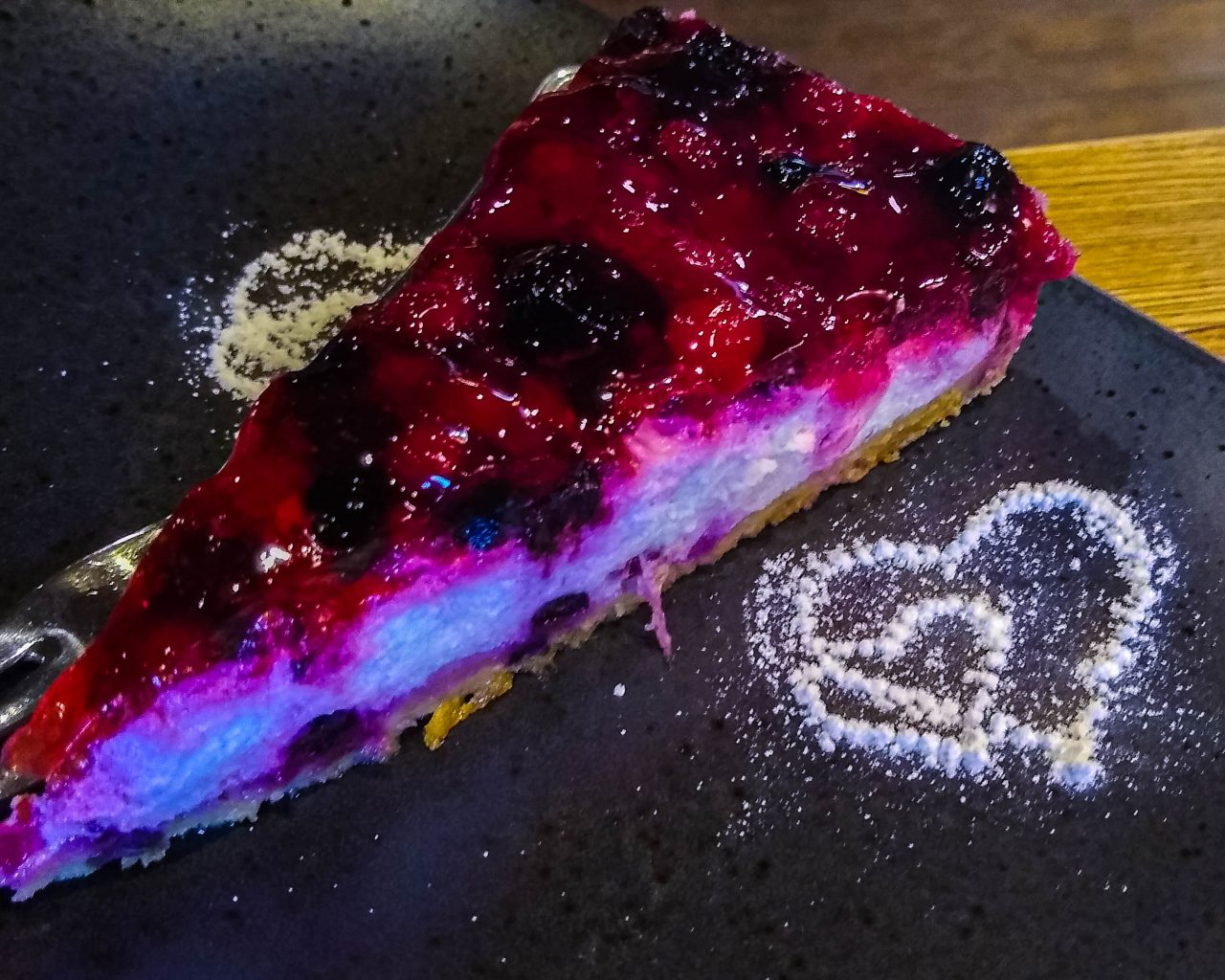 Berry-cheesecake-Tucano-Coffee-Chisinau