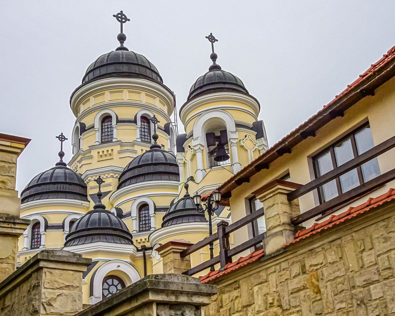 Capriana-klooster-Moldavie-met-trap