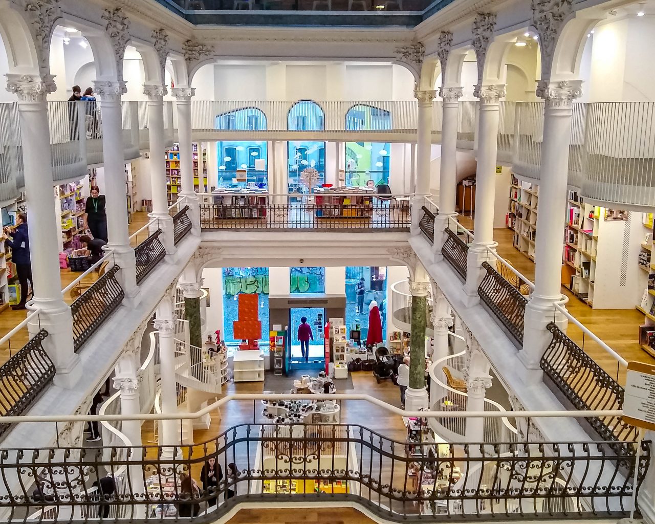 Boekenwinkel-Carturesti-Carusel-Boekarest