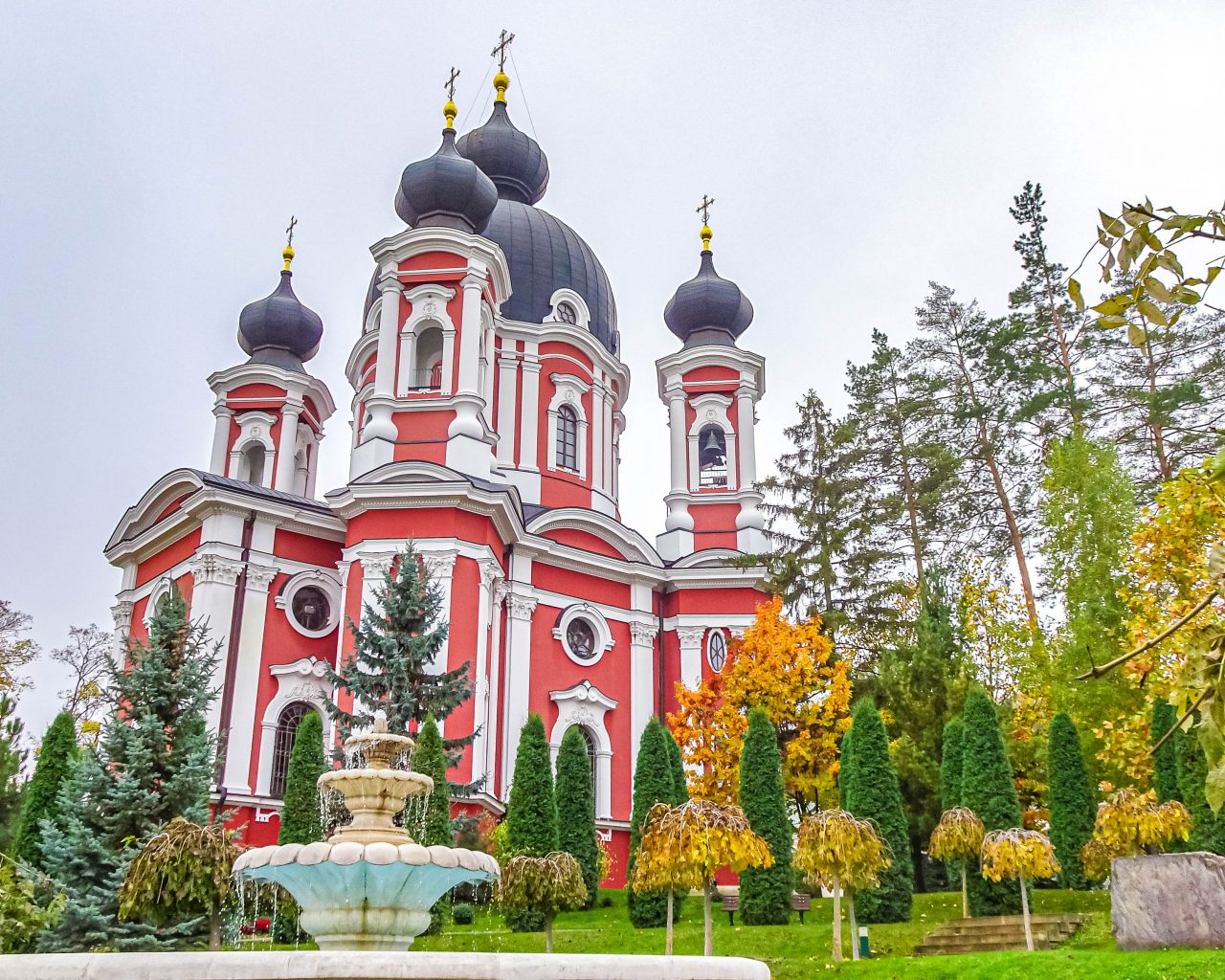 Curchi-klooster-Moldavië-herfstkleuren