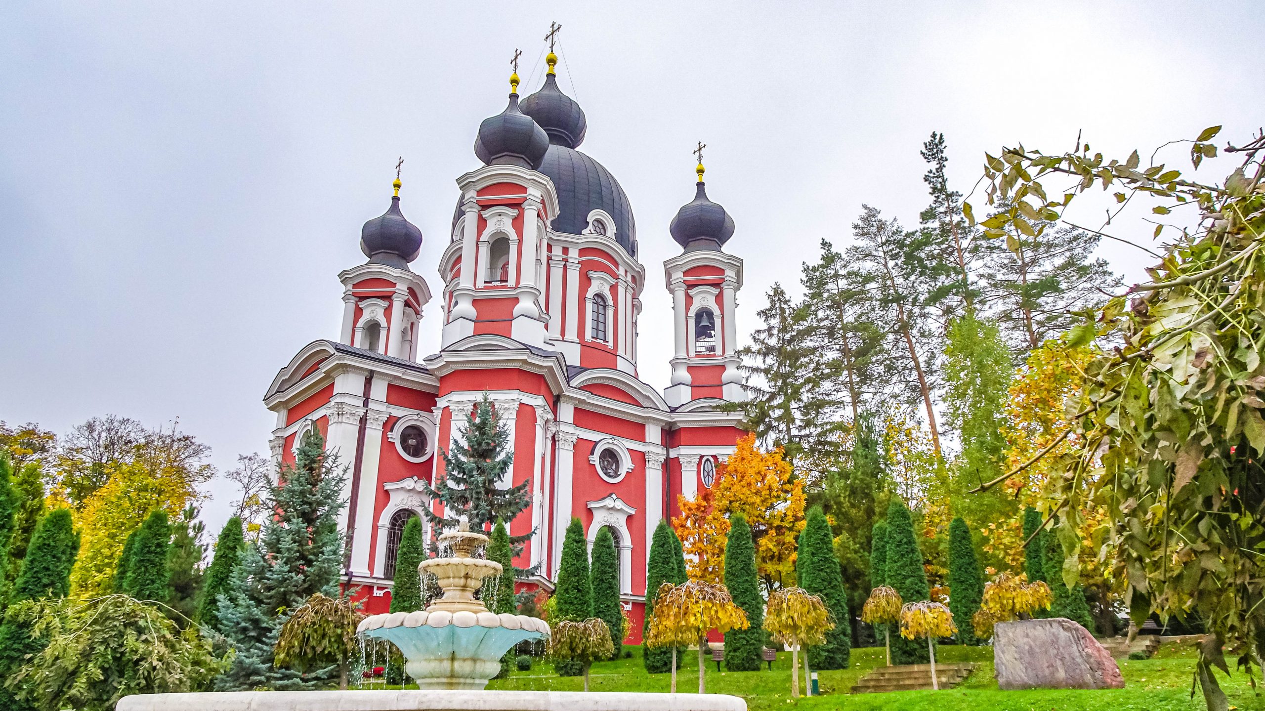 Curchi-klooster-Moldavië-herfstkleuren