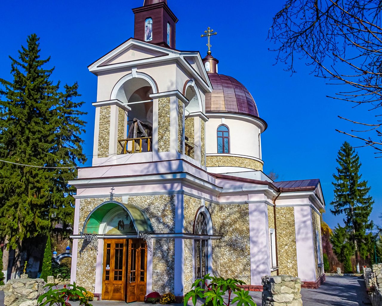 Klooster-Hirjauca-voorkant-Moldavie