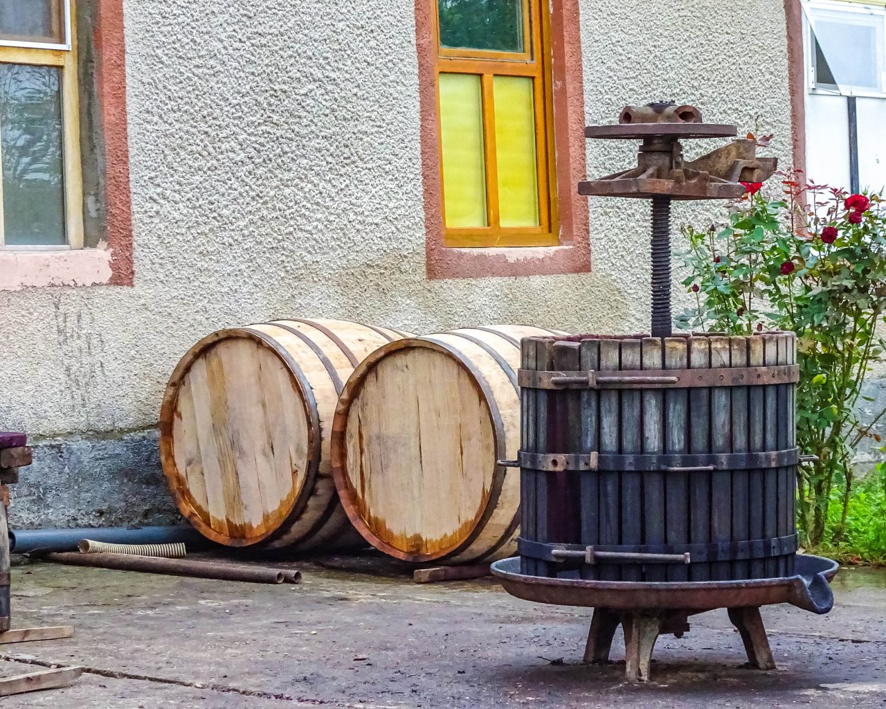 Wijnmakerij-Noul-Neamt-vaten