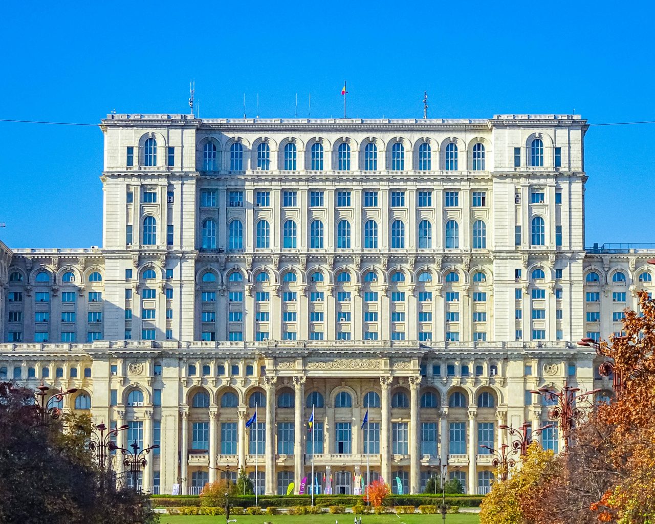 Parlementspaleis-van-voren-Boekarest