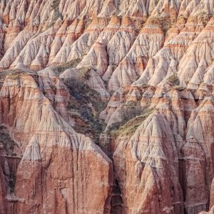 Red-Ravine-buiten-Sebes-rode-stenen