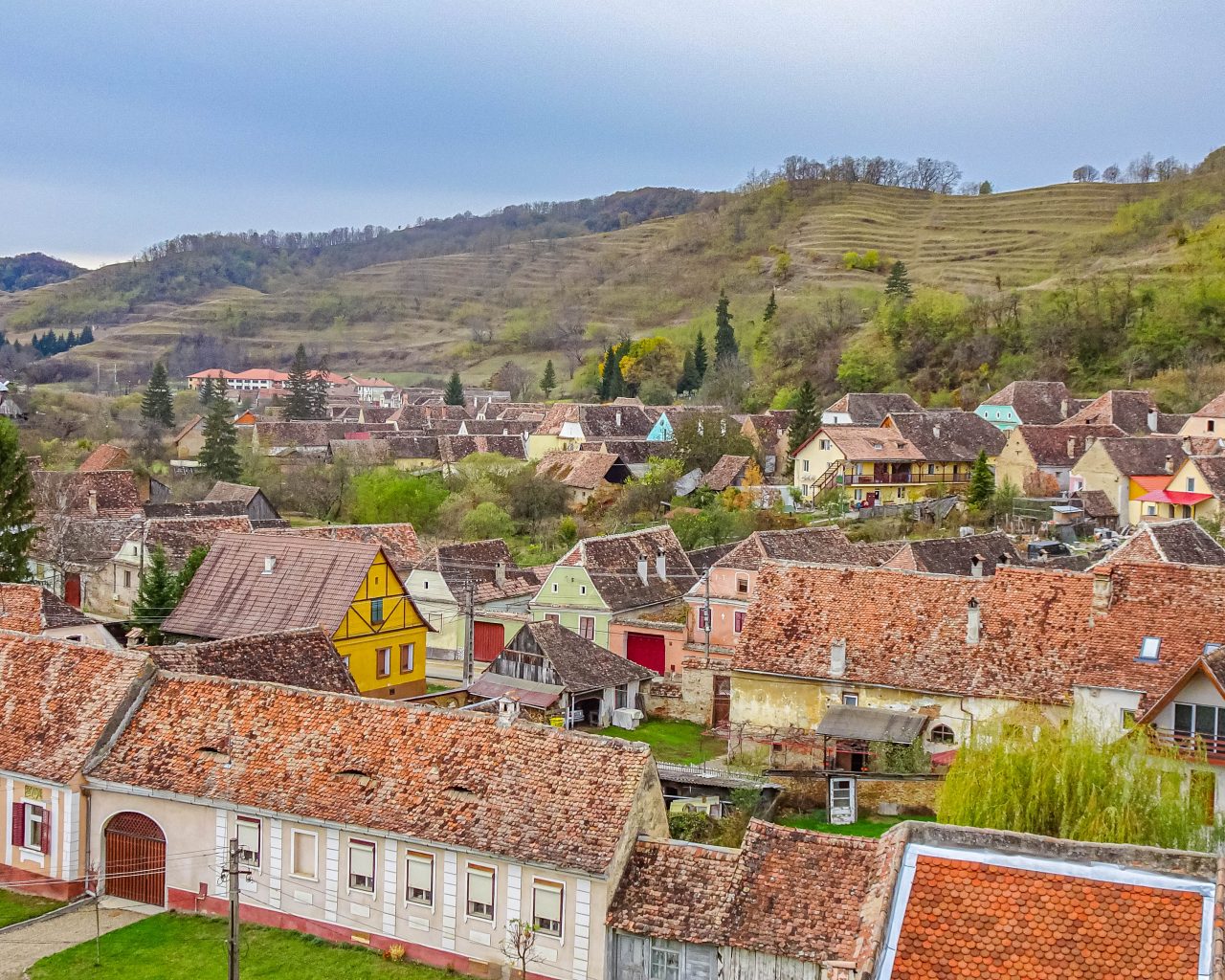 Biertan-dorp-Roemenie-uitzicht-vanaf-weerskerk
