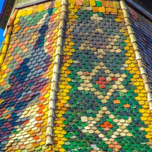 Sighisoara-toren-kleurrijke-tegels-closeup