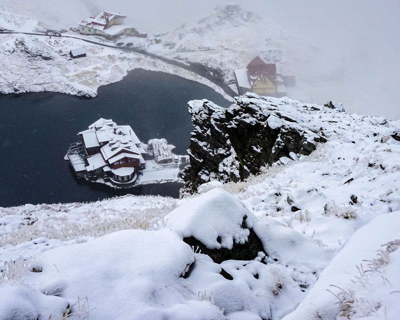 Lake-Balea-Roemenie-sneeuw