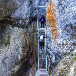 7-Ladders-canyon-2-mensen-op-trap