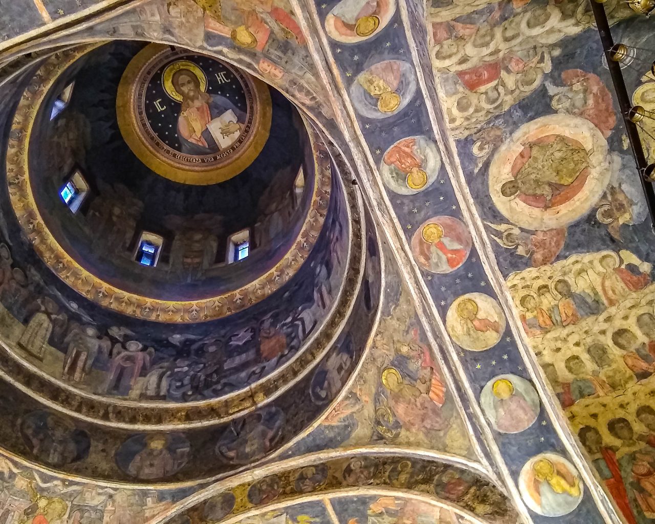 Beschilderd-plafond-Stravropoleos-Monastery
