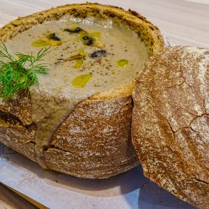 Soep-in-brood-La-Placinte-Chisinau