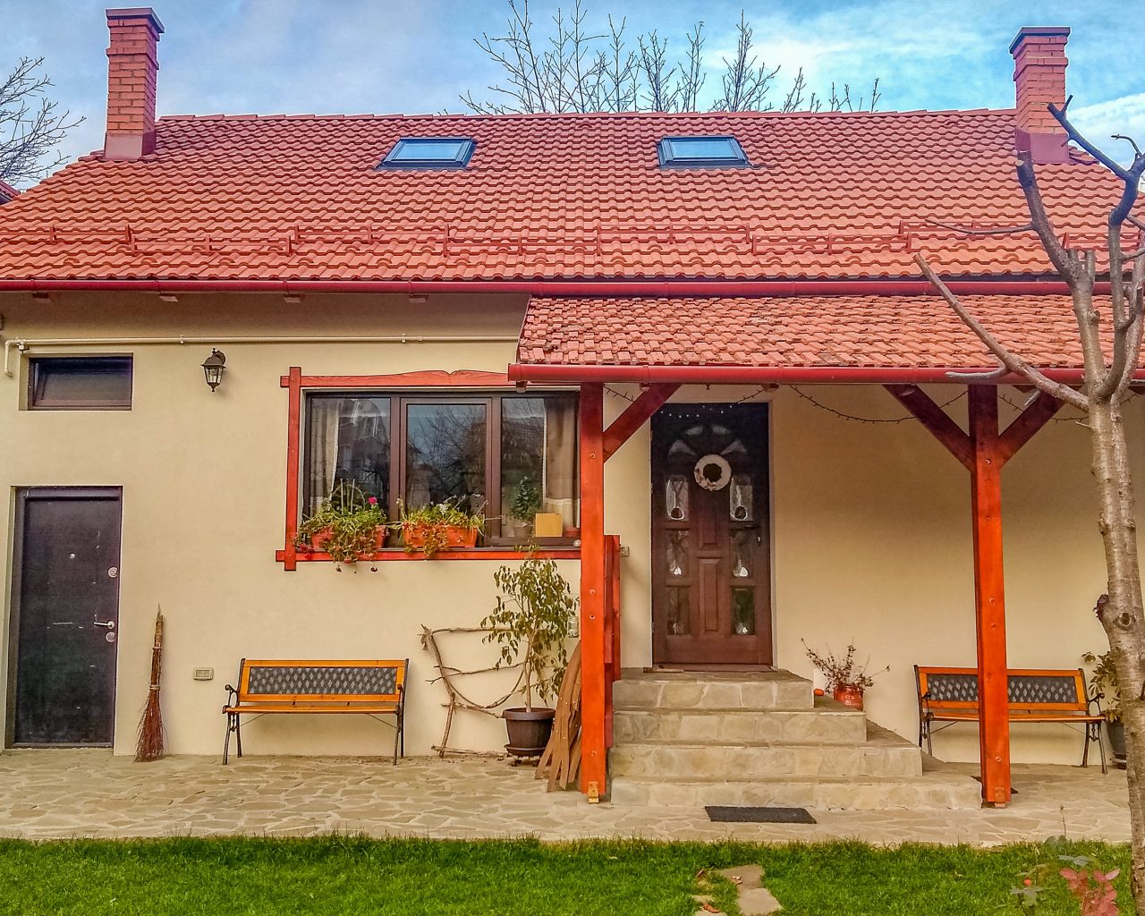 ZoZo-House-vanaf-tuin-gezien-Brasov