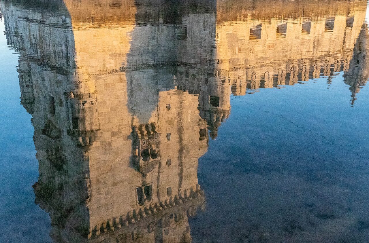 Torre-de-Belem-Lissabon-reflectie-in-water