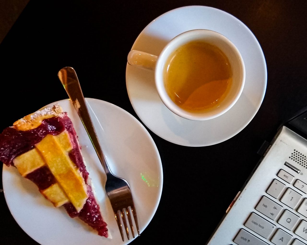 Koffie-en-taart-met-laptop-Ch9-Kaffeehaus