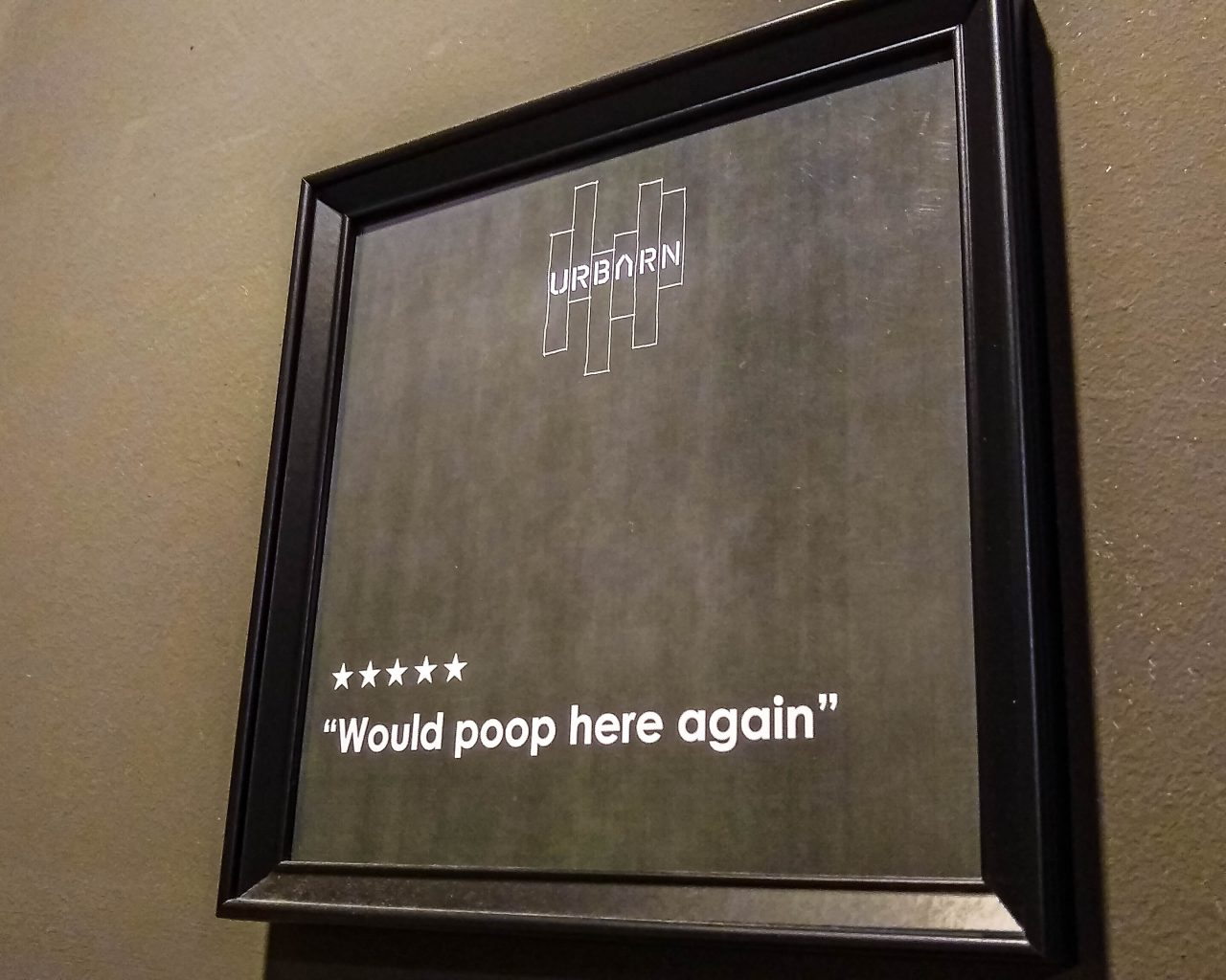 Grappige-quote-op-toilet-Urbarn-Boekarest