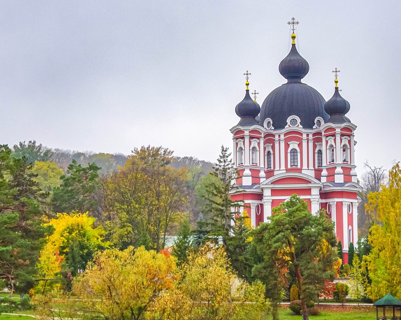Curchi-klooster-Moldavie-herfstkleuren