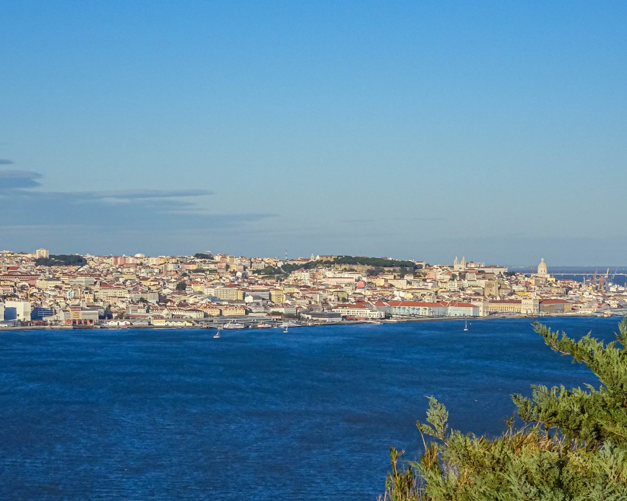 Uitzicht-op-Lissabon-vanaf-Jezus-Christus