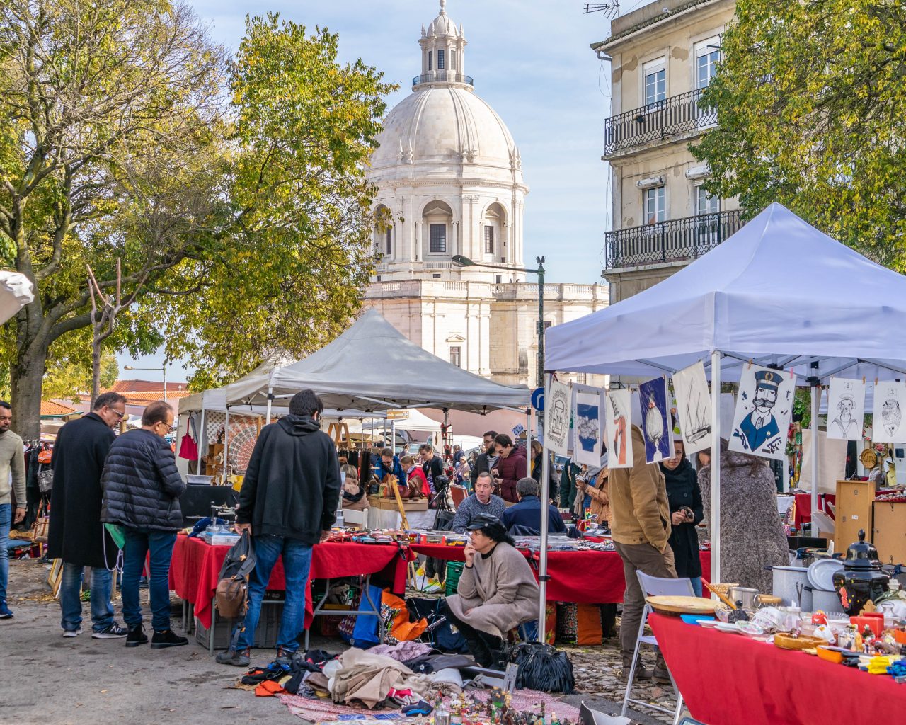 Nationaal-Pantheon-Lissabon-met-vlooienmarkt