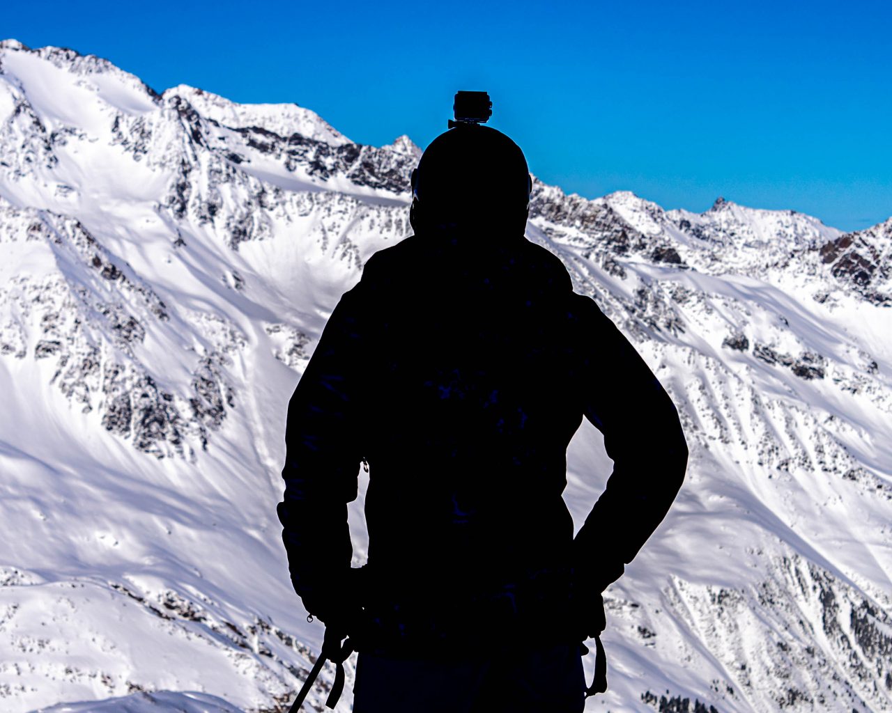 Skier-met-gopro-op-hoofd