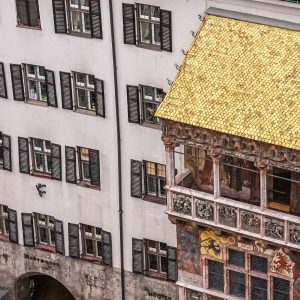 Gouden-dak-vanaf-stadstoren-gezien