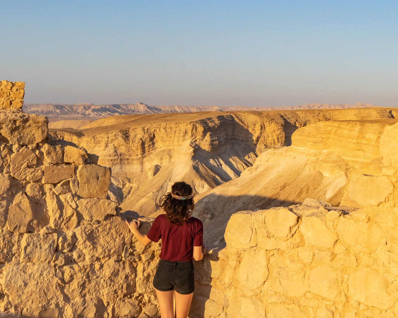 Jess-tijdens-zonsopkomst-Masada