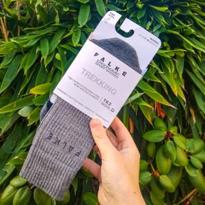Grijze-Falke-wandelsokken-in-verpakking