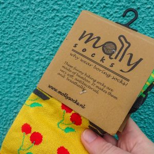 Mollysocks-verpakking-met-blauwe-achtergrond-wandelsokken