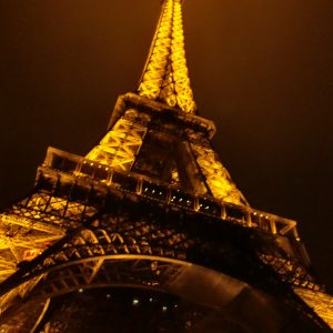 Verlichte-eifeltoren-parijs-vakantie-dicht-bij-huis