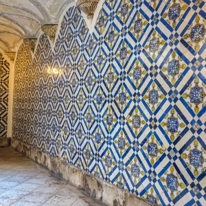 Azulejos-museum-lissabon-muur-met-tegels