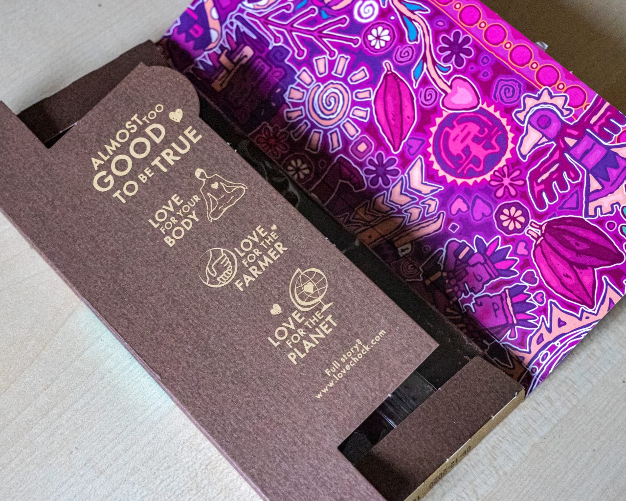 Lovechock-fairtrade-chocolade-binnenkant-verpakking