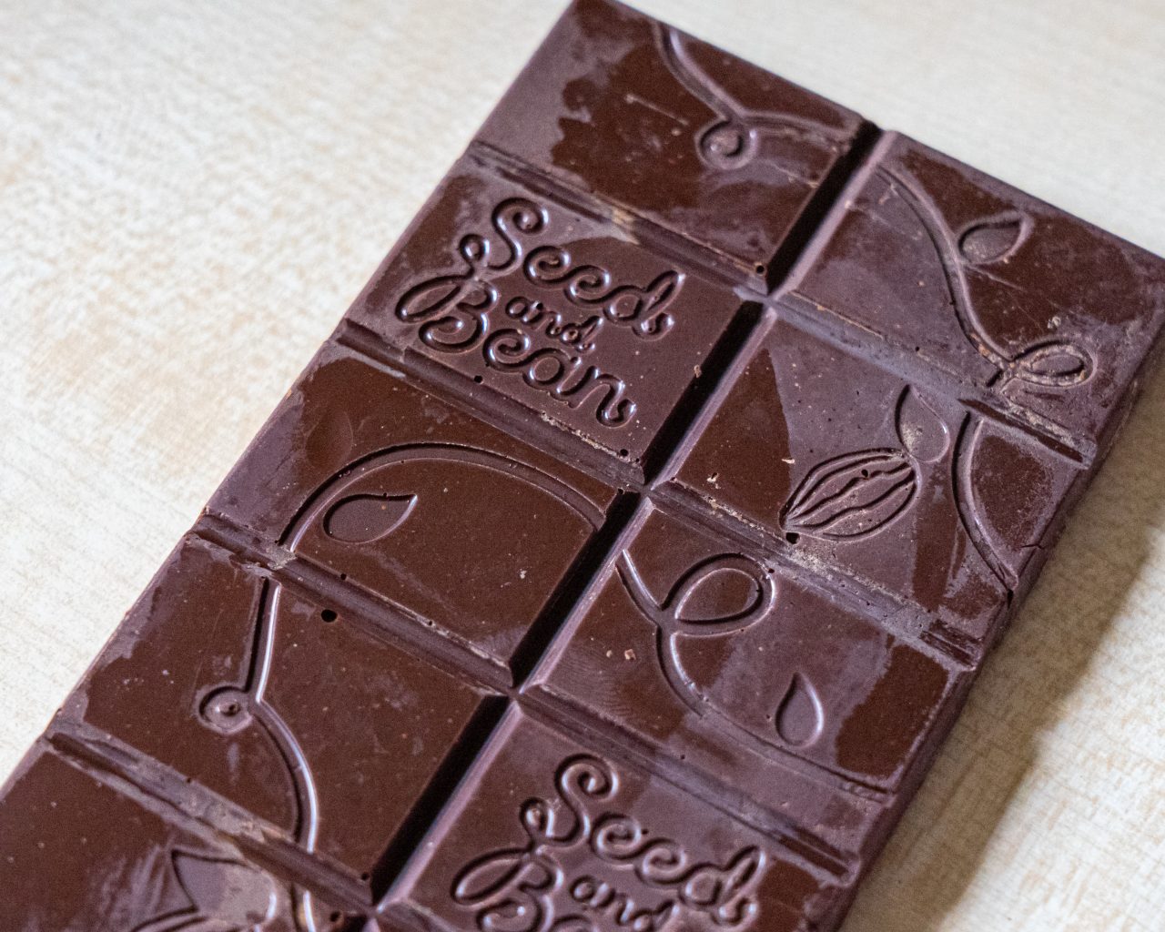 Fairtrade-chocolade-Seed-and-bean-reep