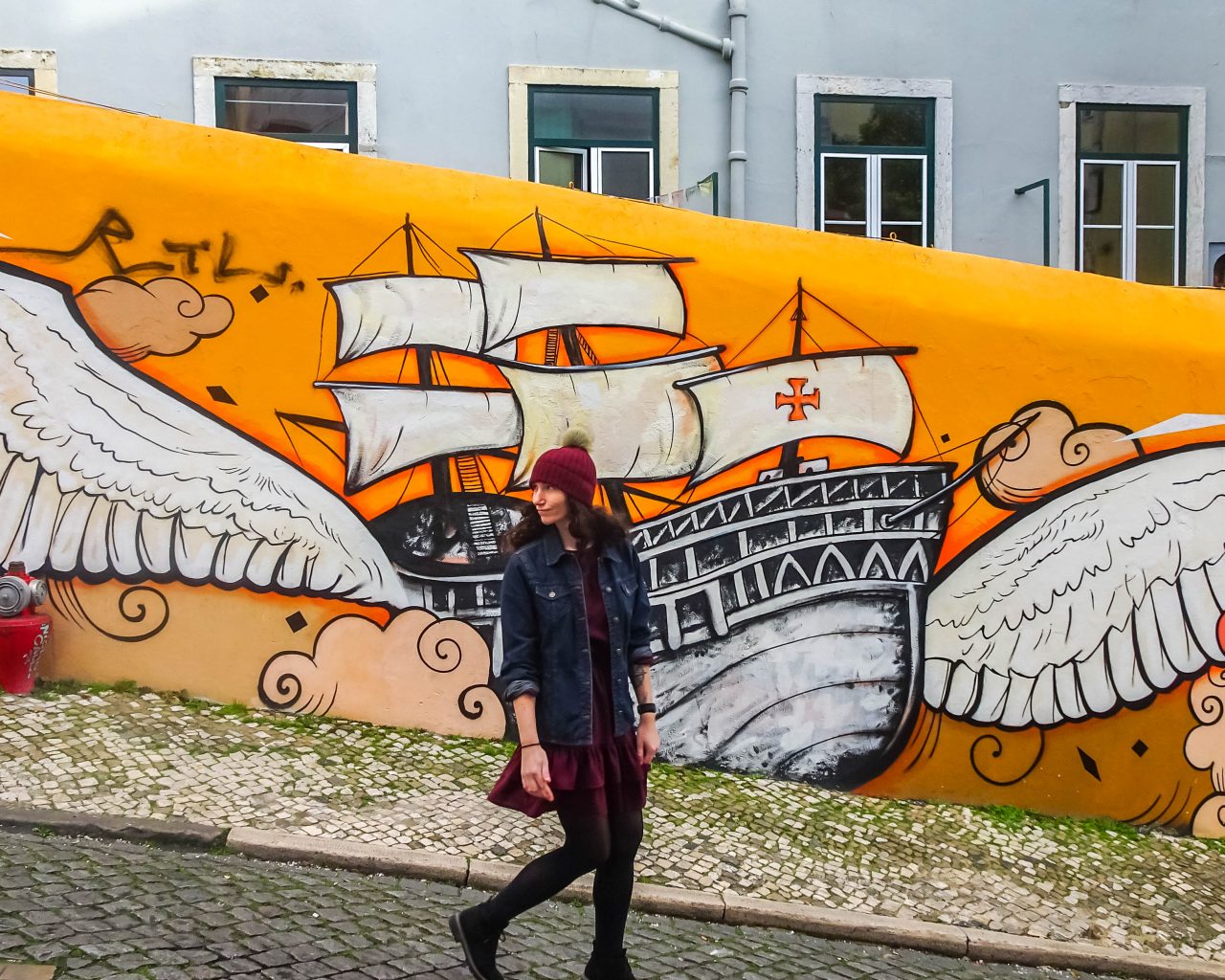 Jessica-met-street-art-schip