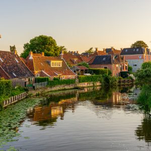 Zonsondergang-vanaf-brug-bij-haven-Winsum
